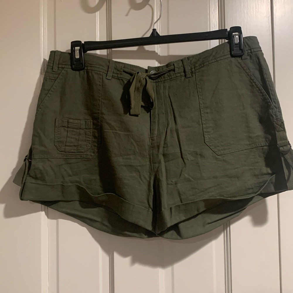 💚Super Cute Green Shorts💚